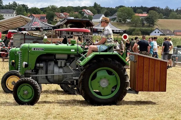 Zu bestaunen gab es historische Drusch- und Ackerbaumaschinen, Oldtimer-Traktoren und Kultfahrzeuge