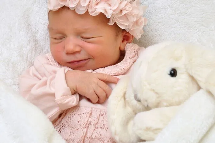 Am 24. Februar um 9.43 Uhr kam Rosalie Feodora (3247 g, 50 cm) zur Welt. Aufwachsen wird sie bei ihren stolzen Eltern Tamara Elwischger und Denis Bradaric in der Draustadt Villach.