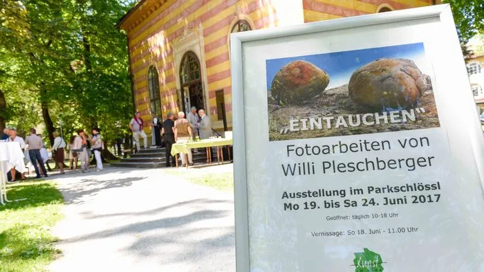 Im Parkschlössl in Spittal stellt Fotograf Willi Pleschberger einen Querschnitt seiner jüngsten Arbeiten aus. Sie regen zum Eintauchen in Landschaften, Gewässer, Architektur und Künstlerportraits ein.