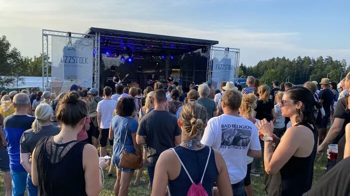 Die deutsche Band "Gewalt" auf der Hauptbühne
