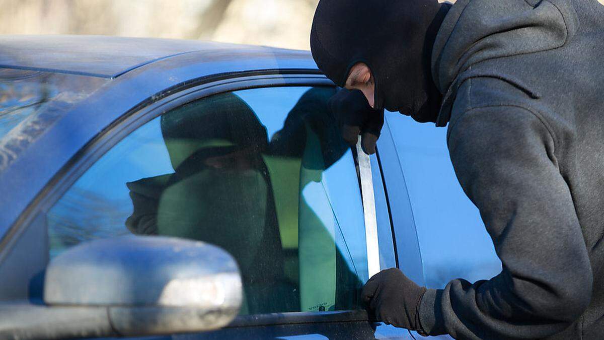 60 Autos hat eine Gruppe von Klagenfurter Jugendlichen aufgebrochen