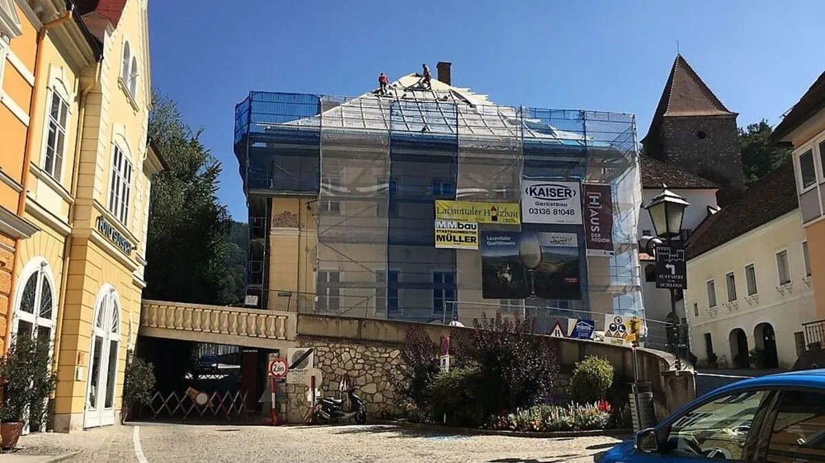 Das Bamberghaus in Wolfsberg ist derzeit eingerüstet. Teilweise ist auch die Unterführung der Schlossbrücke gesperrt