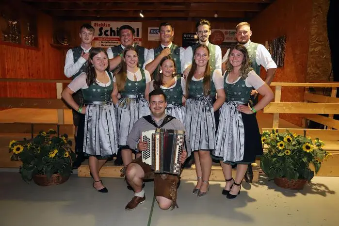 Den Auftanz machte die Landjugend Meiselding unter Obmann Stefan Moser und Leiterin Stefanie Konrad sowie Julian Baldauf auf der Steirischen Harmonika.