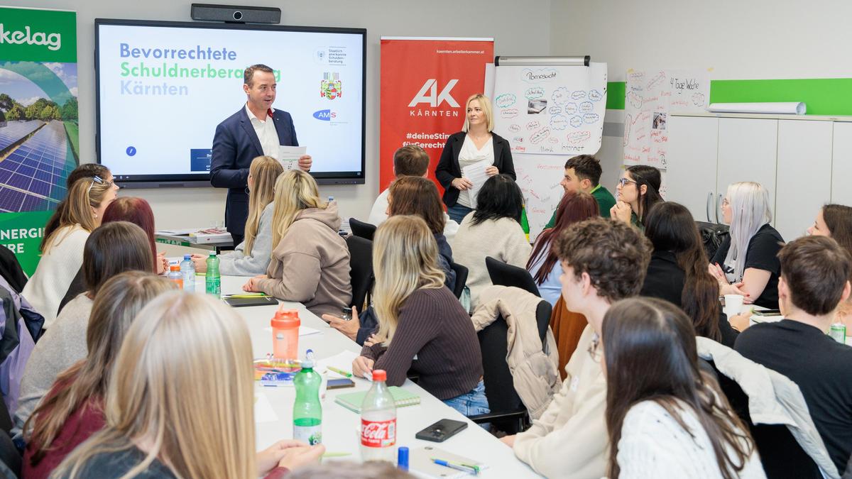 Genug Platz, um Schülergruppen wirtschaftlich weiterzubilden in den neuen Räumlichkeiten der Bevorrechteten Schuldnerberatung