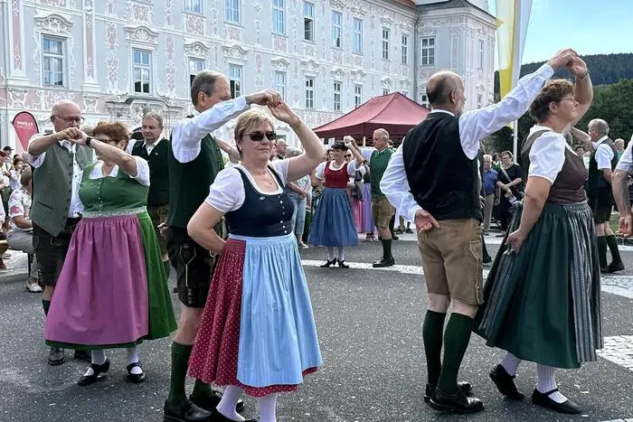 25 verschiedene Volkskulturvereine und -gruppen gestalten das Programm der Steirischen Roas in Krieglach