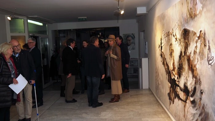 Der gebürtige Steirer Kurt Kellner lebt seit vier Jahren in Klagenfurt. Seit Montag sieht man, was er als Maler allein im Vorjahr geleistet hat. Die Ausstellung "just human" startete mit der Woche. Die Werke, die Teil einer noch nicht fertig gestellten Serie sind, hängen bis 24. März in der BV Galerie in der Feldkirchner Straße.