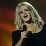 Sängerin Bonnie Tyler singt auf der Bühne