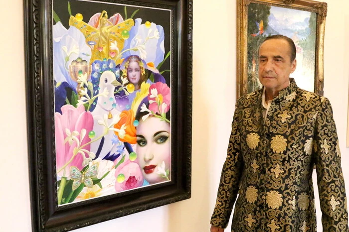 „Mir war es ein großes Anliegen, mit den Bildern, die diesen Raum füllen, ein Statement für „Gefesselte Kunst“ zu malen“, sagte der 66-Jährige im Beisein seiner Muse Elena Gärtner anlässlich der Vernissage am Samstagabend. 