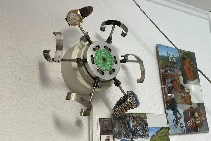 Der Uhrenbeweger.