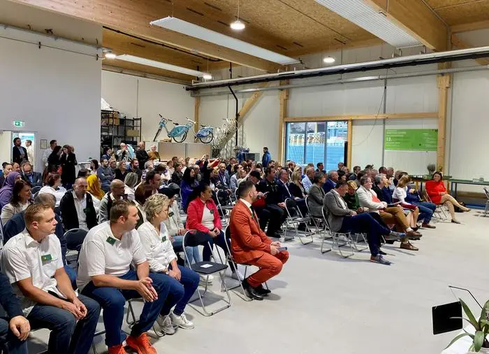 Zur Eröffnungsfeier erschienen zahlreiche Gäste und Partner der Sozialen Betriebe Kärnten sowie Vertreter aus Politik, Wirtschaft und Kultur