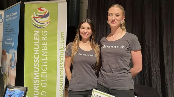 Marlene Hasler und Johanna Tritthart wünschen sich mehr Interesse für Tourismusberufe.