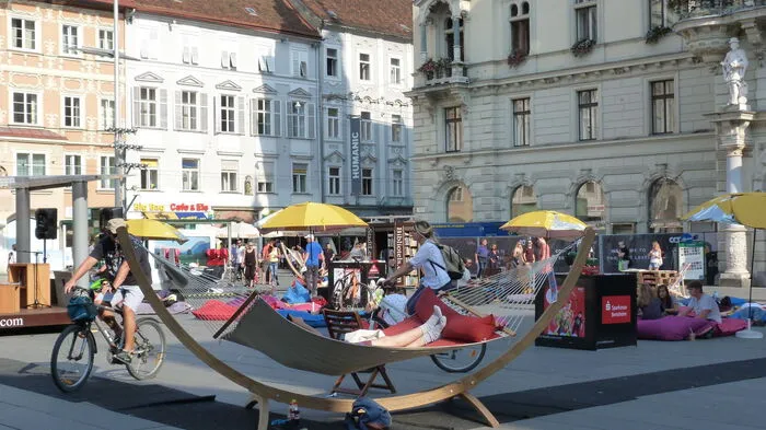 In Deutschland, Österreich und der Schweiz findet die Aktion "StadtLesen" statt. Graz ist die 17. Station.