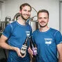 Die beiden Hobby-Brauer Clemens Springer (links) und Alexander Mačnik