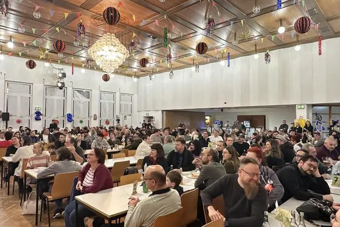 Zahlreiche Gäste sorgten für großartige Stimmung und machten den Abend zu einem besonderen Erlebnis.