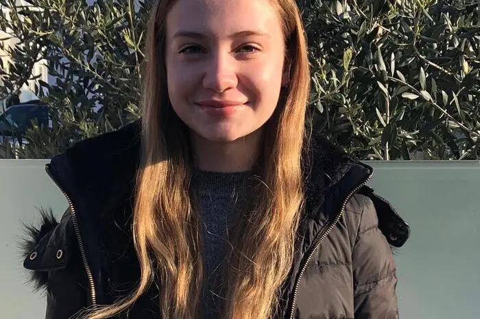 Katharina Stern (15) aus Ruden spricht sich für einen Gebrauch von ungenutzten Gebäuden in der Stadt Völkermarkt aus. „Das Freizeitangebot in Völkermarkt könnte definitiv ausgebaut werden, um mehr junge Menschen anzulocken und Leben in den Bezirk zu bringen. Dafür stehen genug Gebäude in der Innenstadt leer. Im Großen und Ganzen kann man Völkermarkt aber loben, da es ein großes Angebot an Schulen und Infrastruktur hat. Ob ich später noch hier leben will, weiß ich noch nicht“, sagt die Schülerin des Alpen-Adria-Gymnasiums.