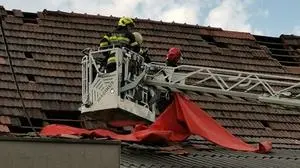 In Hürth (Gemeinde Halbenrain) wurden mehrere Dächer abgedeckt