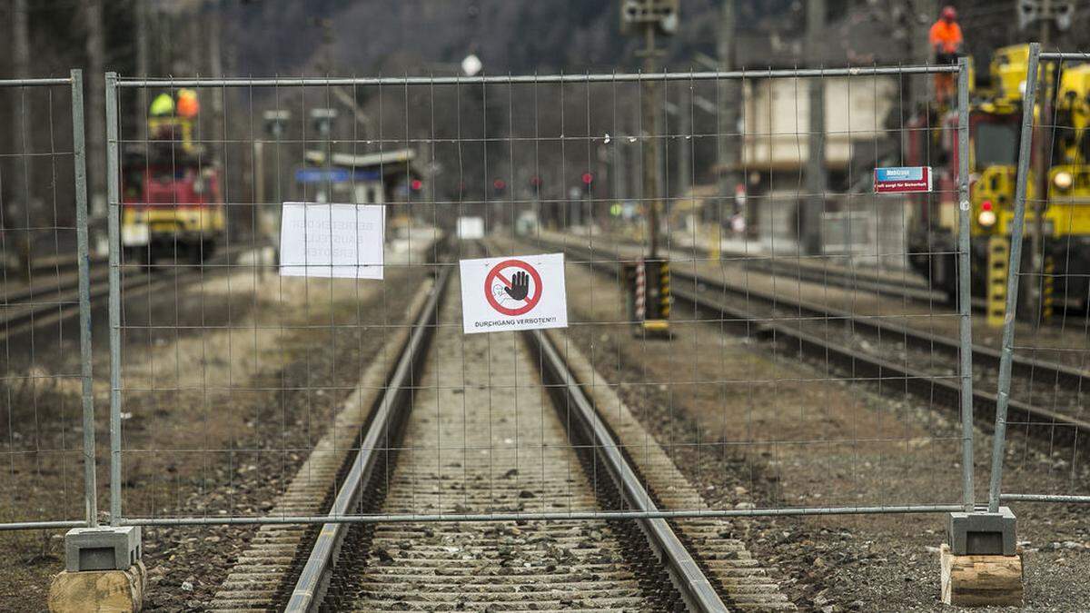 Nichts geht mehr in Frohnleiten. Die ÖBB schärfen deshalb ihre Fahrpläne nach