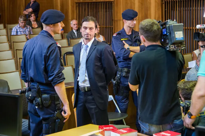 Im Zuge eines Wettskandals im heimischen Fußball wurde Ex-Teamspieler Sanel Kuljic 2013 wegen Betrugs, Erpressung und Nötigung zu fünf Jahren Haft verurteilt. 2019 folgte eine weitere Verhaftung wegen Kokainhandels.