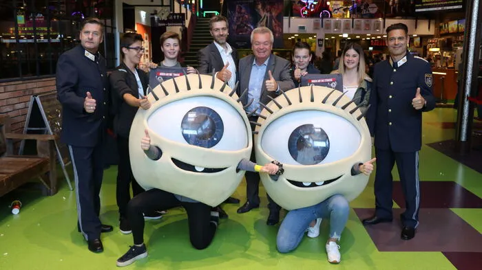 Gemeinsam mit Landesrat Anton Lang feierten 250 Schüler im Diesel-Kino Gleisdorf den steirischen Tag der Schülerlotsen.