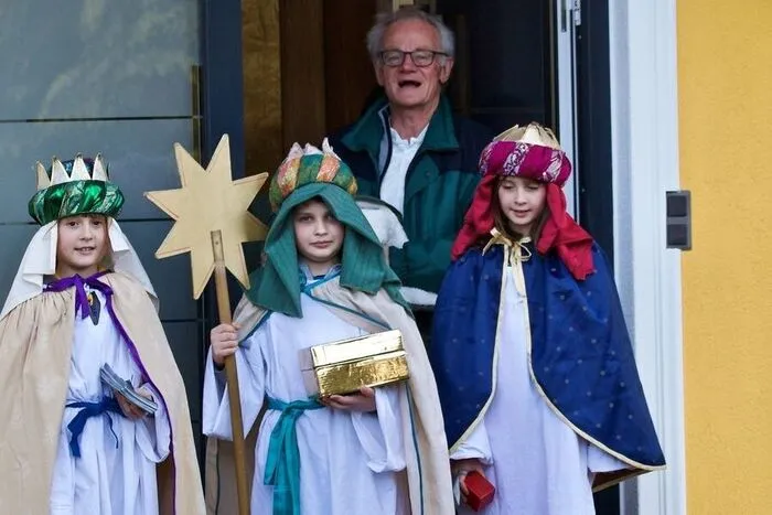 Die Sternsinger schauten heuer auch bei Franz Tiefengraber in Ungerdorf vorbei.
