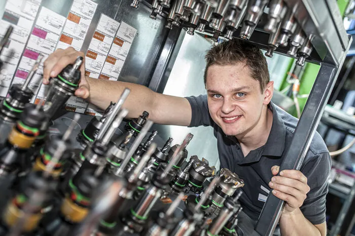 Lukas Dovjak wird zum Prozesstechniker ausgebildet.