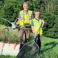 Wolfgang und Christian Moritz engagieren sich ehrenamtlich für die Rehkitzrettung Nockregion