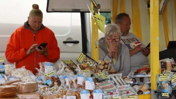 Der Kleinmariazeller Kirtag in Eichkögl gehört seit Jahren zu den größten Marktveranstaltungen in der Südoststeiermark. An zahlreichen Verkaufsständen boten Handwerker, Händler und Künstler auch heuer wieder ihre Waren an
