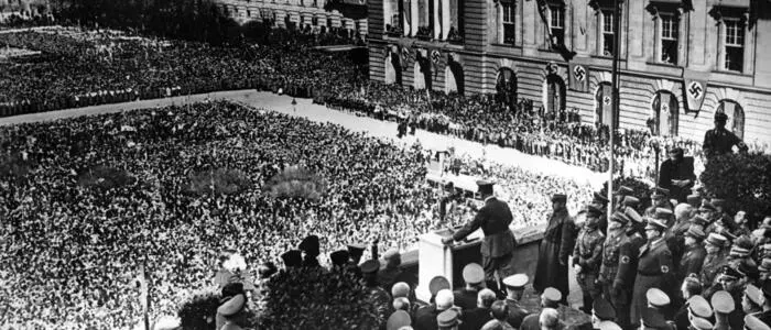 1938 sprach Hitler vom Balkon aus