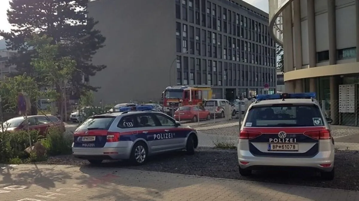 Polizei und Feuerwehr in der Waagner-Biro-Straße