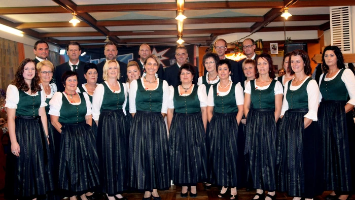 Der Chor begrüßte die Gäste mit einem kleinen Konzert.