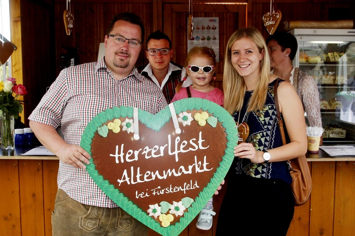...auch dieses Jahr im großen Format eines traditionellen Familienfestes.  