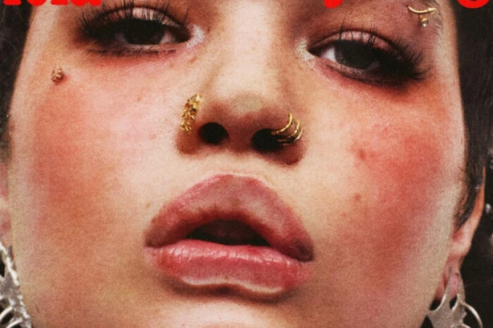Lola Young möchte man neben sich haben, wenn es ungut wird. Bei „This Wasn‘t Meant For You Anyway“ trifft soulige Lässigkeit trifft auf Lebensklugheit ohne Klugscheißerei. „Messy“ ist die Hymne gegen Perfektionisten! (sr)