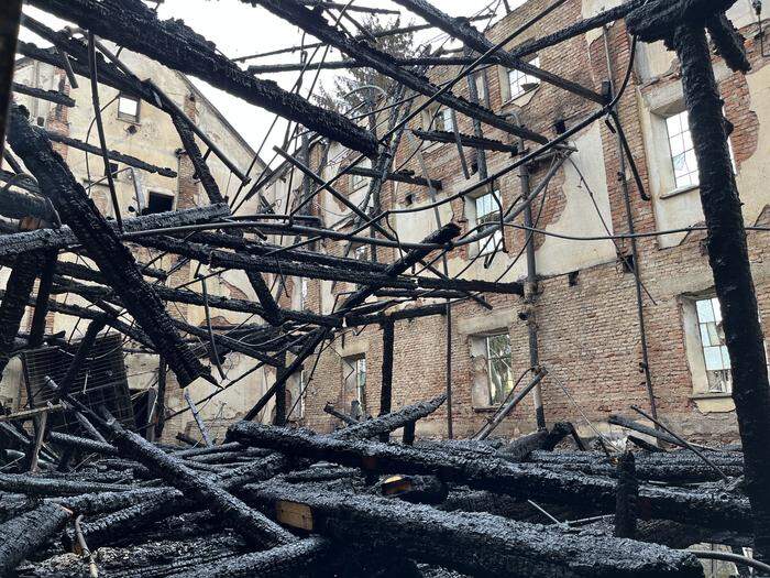 Ein Gebäude der Rösselmühle brannte Samstagnachmittag komplett aus