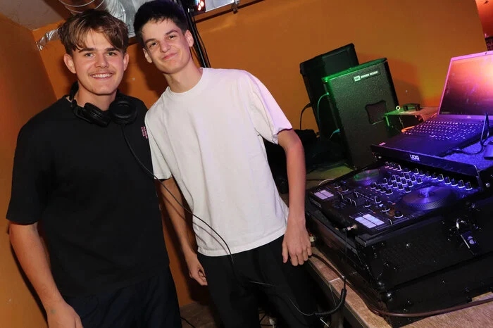 In der Disco  sorgten Johannes Kanduth „DJ JayKay“ und Noah Rud „LJ-NR“ für den satten Discosound.