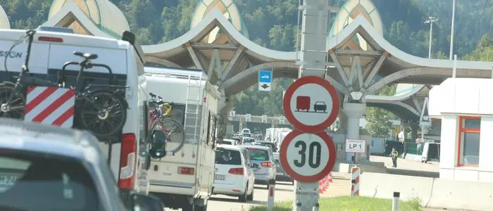 Nach dem starken Reisewochenende war auch am Montag viel los auf der A11 (Archivbild)