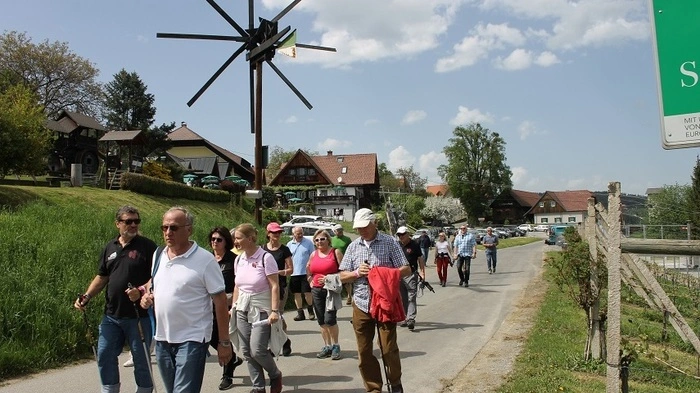Tolles Wetter, tolle Stimmung, tolle Betriebe, tolle GenussAngebote und viele wanderhungrige Gäste aus nah und fern: Am vergangenen Wochenende lockten die „Tage der offenen Türen“ mehrere hundert Freunde des GenussSchilcherns in die Region Reinischkogel.