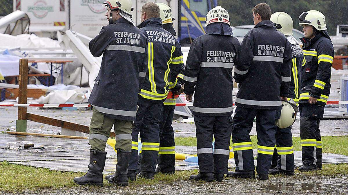 Eine Windböe ließ das Festzelt einstürzen