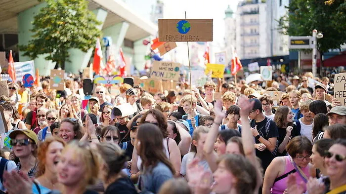 Viele junge Teilnehmende sammelten sich am Bahnhof Wien-Mitte.