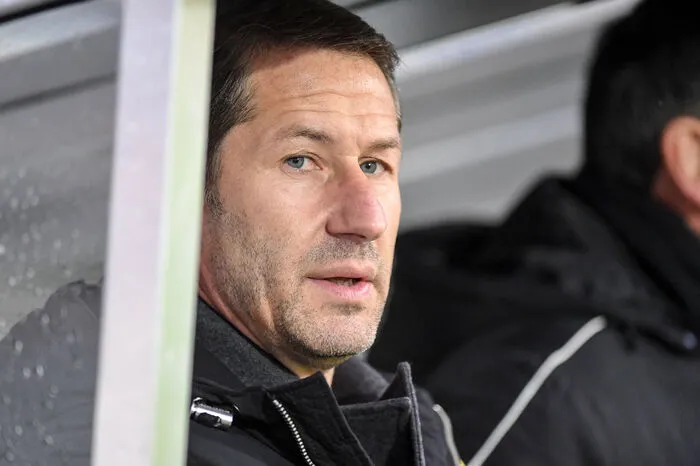 Franco Foda (Trainer Sturm Graz): "Ich finde die neue Konstellation gut, bin schon seit Jahren ein Verfechter der Aufstockung. Ich bin für die Halbierung der Punkte nach der erster Phase, das ist gut für die Meisterschaft, für die Fans und die Spannung. 32 Spiele sind eine Besserung. Österreich ist kein Land, wo das ganze Jahr die Sonne scheint. Man muss wie jetzt nicht bei schlechten Witterungsbedingungen die Spiele durchziehen. Man wird in Zukunft den Spielplan besser gestalten können. Ich erwarte eine spannende und attraktive Meisterschaft."  