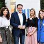 Bundesminister Norbert Totschnig mit dem Obfrauen-Trio Heidi Reischitz (Dölsach), Lisa Unterweger (Lienz) und Fabienne Steiner (Prägraten)