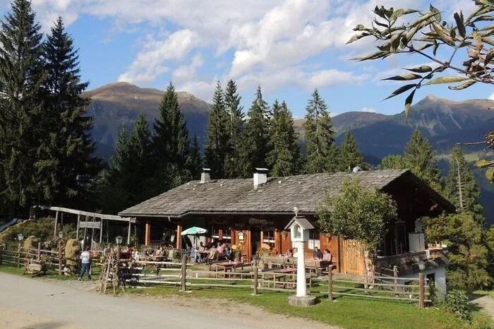 Zurück zu den Wurzeln des guten Geschmacks führt das urige Ausflugslokal mit integrierter Wassermühle in Obergail im Lesachtal mit frisch zubereiteten Produkten der heimischen Bauern.