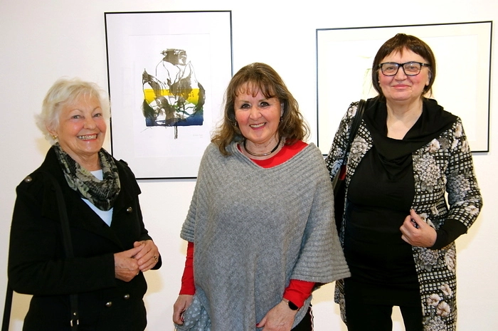 Bürgermeister Helmut Linhart begrüßte die Gäste zur ersten Ausstellung im Jubiläumsjahr, die Wiener Bezirksrätin und Autorin Maren Gröning hielt die Laudatio.