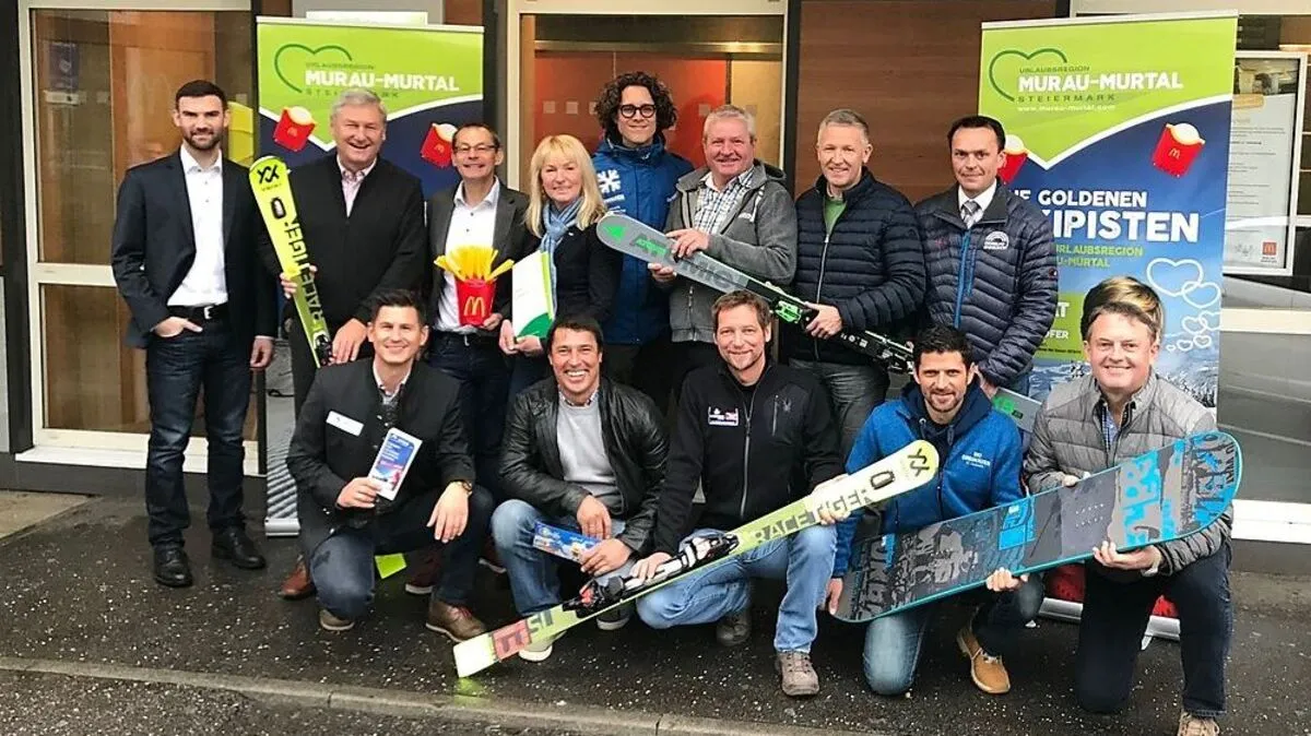 Die Vertreter der Skiberge im Mur- und Mürztal bei der Präsentation des Skipasses am Dienstag in Judenburg