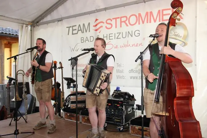 Die Jagamusi, Alpenland Power, Jagdfieber, die Kaiserwälder, die Pagger Buam (Foto) und die Gruppe Sulmtal-Express sorgten für ein Musikfeuerwerk der Extraklasse und Begeisterung beim Publikum. 