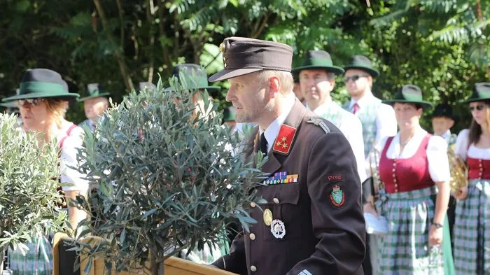 Zum Jubiläum brachten Hauptbrandinspektor Walter Hutter, Stellvertreter Kurt Stocker und Hauptlöschmeister Manfred Platzer einen Rückblick auf 95 Jahre Feuerwehr Preg.