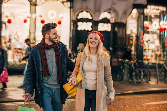 Viele nutzen den Black Friday um ihr Weihnachtsshopping zu erledigen.