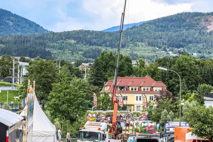 Hier weitere Fotos vom Aufbau.
