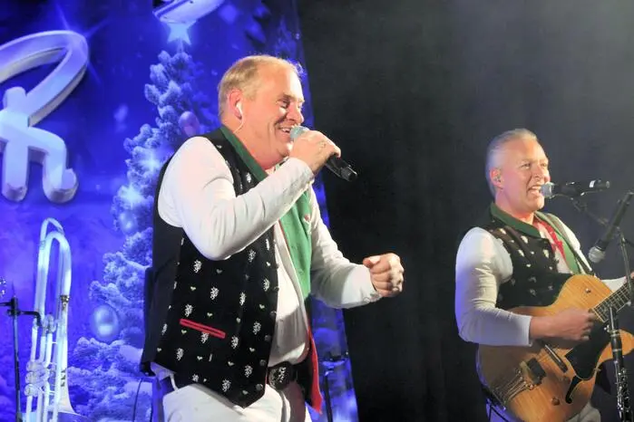 Seit einigen Jahren schließen die Edlseer aus Birkfeld den musikalischen Jahresreigen mit einer stimmungsvollen Weihnachtstournee mit 16 Terminen in ganz Österreich. 