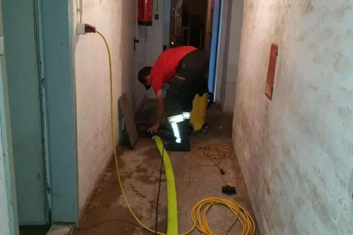 25 Feuerwehrmänner waren mit sechs Fahrzeugen von einem Einsatz zum nächsten unterwegs.