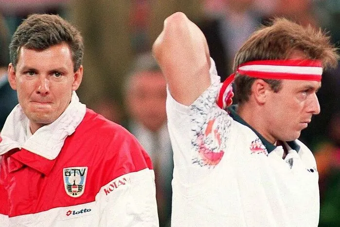 Der 2008 viel zu früh verstorbene Horst Skoff (rechts) 1994 mit Kapitän Ronnie Leitgeb. Skoff verlor das entscheidende Einzel gegen Marc-Kevin Göllner in vier Sätzen